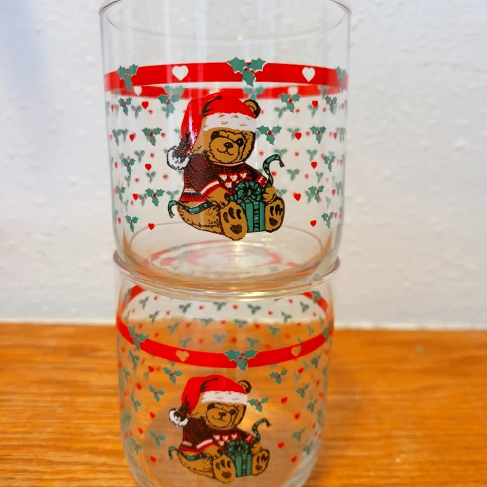 2 Vtg Christmas Teddy Bear Hearts Holly Juice Water Milk Glasses. Anchor Hocking
